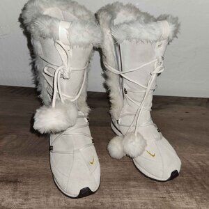 Nike Faux Fur Pom Pom Winter Boots